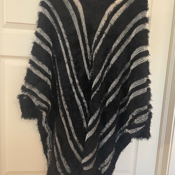 Ashley Stewart Black and Silver Sweater. Size Plus Size 2X - Picture 4 of 9
